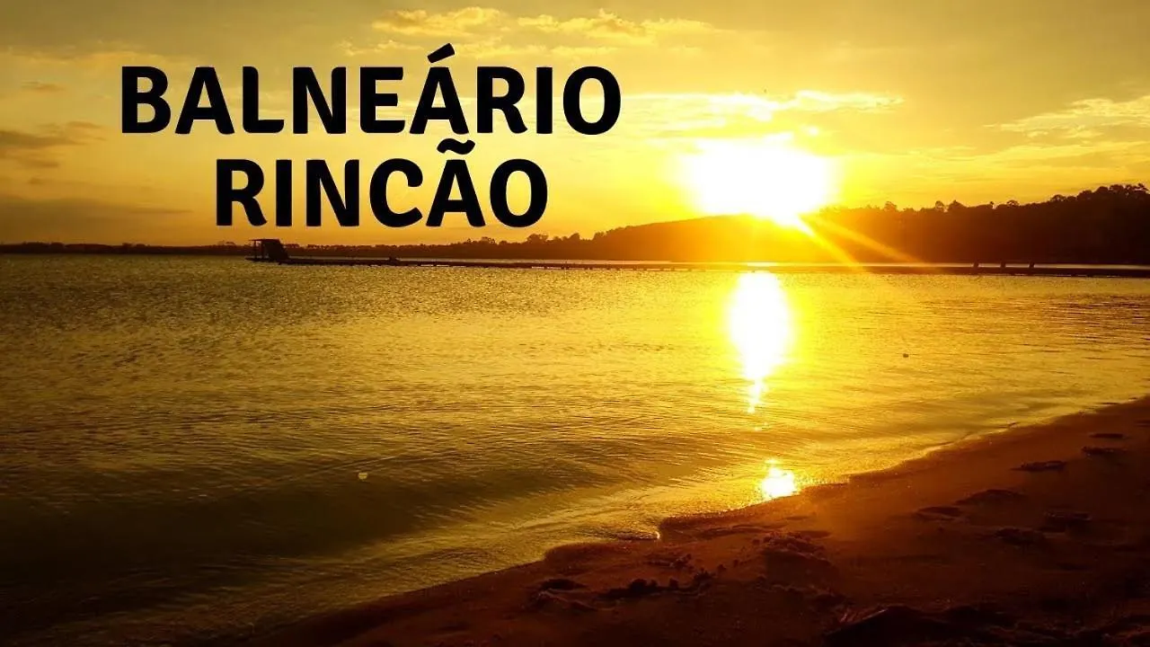 APARTAMENTO 10 min de CRICIUMA em IÇARA-SC - 30 min das LAGOAS - Ar Condicionado 3 split - Cozinha - Banheiro - Garagem coberta e Wi-Fi - Acomoda até 6 pessoas - Anfitriã Superhost no BnB Brasil