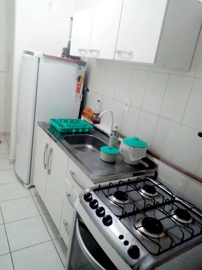 APARTAMENTO 10 min de CRICIUMA em IÇARA-SC - 30 min das LAGOAS - Ar Condicionado 3 split - Cozinha - Banheiro - Garagem coberta e Wi-Fi - Acomoda até 6 pessoas - Anfitriã Superhost no BnB Brasil