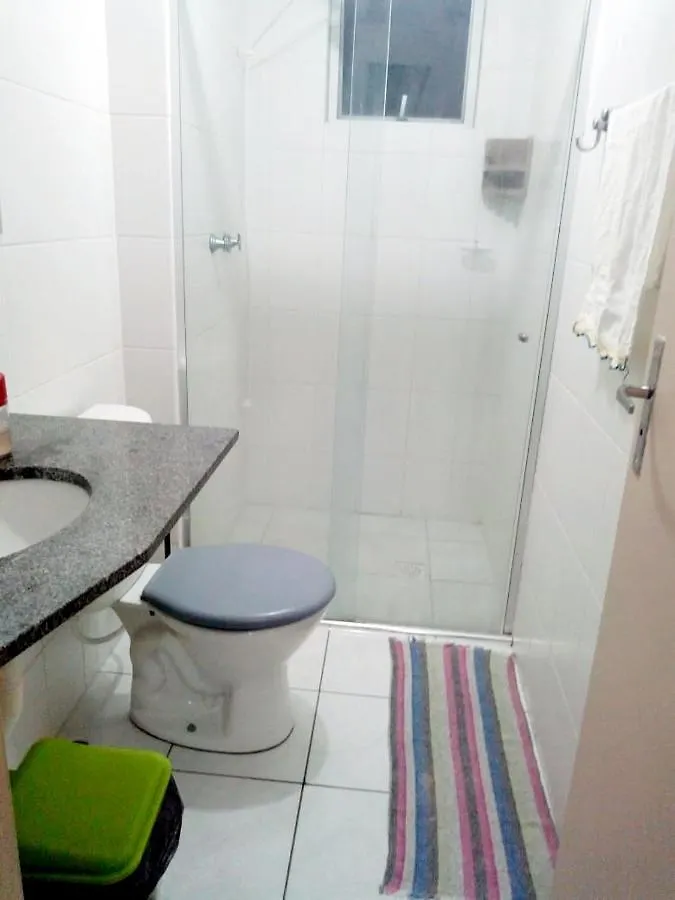 APARTAMENTO 10 min de CRICIUMA em IÇARA-SC - 30 min das LAGOAS - Ar Condicionado 3 split - Cozinha - Banheiro - Garagem coberta e Wi-Fi - Acomoda até 6 pessoas - Anfitriã Superhost no BnB