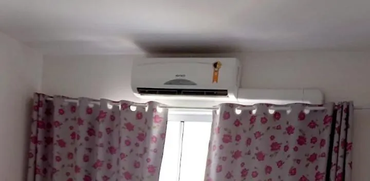 APARTAMENTO 10 min de CRICIUMA em IÇARA-SC - 30 min das LAGOAS - Ar Condicionado 3 split - Cozinha - Banheiro - Garagem coberta e Wi-Fi - Acomoda até 6 pessoas - Anfitriã Superhost no BnB Brasil