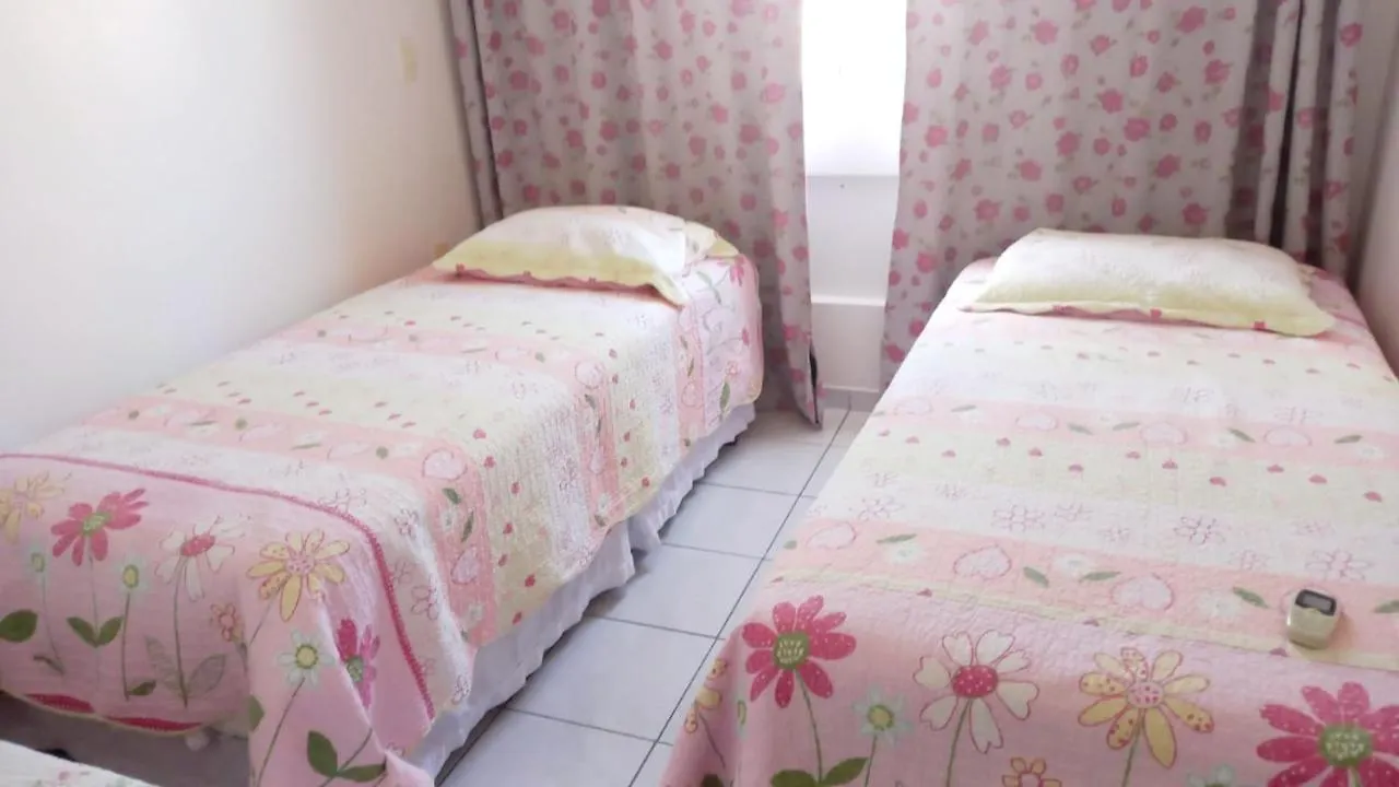 APARTAMENTO 10 min de CRICIUMA em IÇARA-SC - 30 min das LAGOAS - Ar Condicionado 3 split - Cozinha - Banheiro - Garagem coberta e Wi-Fi - Acomoda até 6 pessoas - Anfitriã Superhost no BnB Brasil