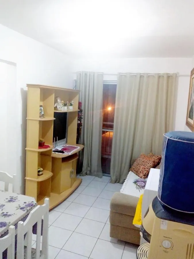 APARTAMENTO 10 min de CRICIUMA em IÇARA-SC - 30 min das LAGOAS - Ar Condicionado 3 split - Cozinha - Banheiro - Garagem coberta e Wi-Fi - Acomoda até 6 pessoas - Anfitriã Superhost no BnB Icara
